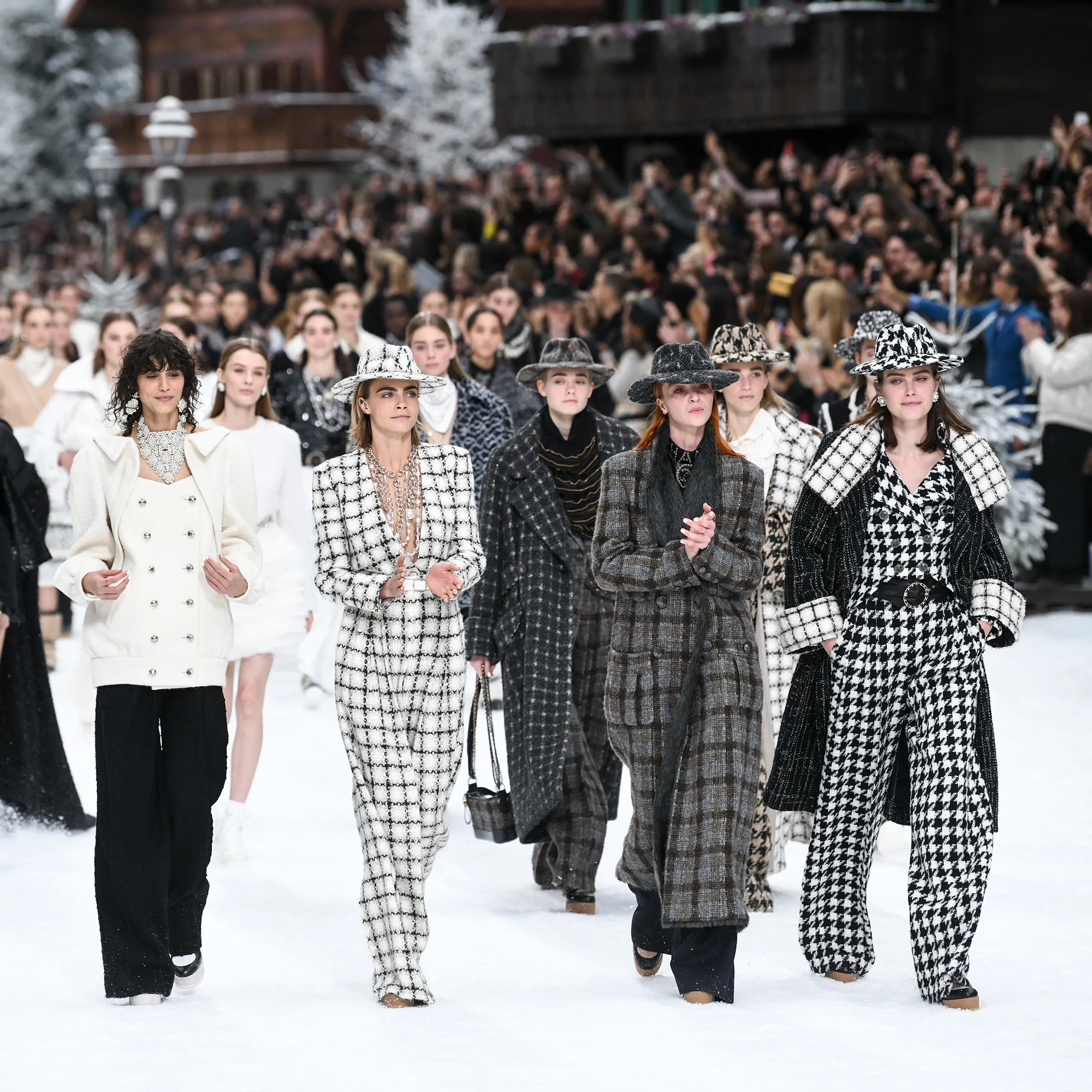 シャネル　1990年代　コレクションカタログなど 即決 CHANEL シャネル ブランズオフ コレクション Vol 4 1990